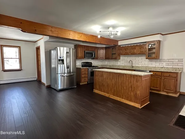 $3,200 | 181 Park Avenue, Unit A, Dalton, MA 01226