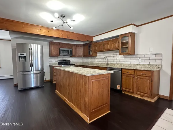 $3,200 | 181 Park Avenue, Unit A, Dalton, MA 01226