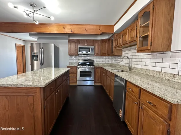 $3,200 | 181 Park Avenue, Unit A, Dalton, MA 01226