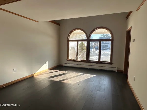 $3,200 | 181 Park Avenue, Unit A, Dalton, MA 01226