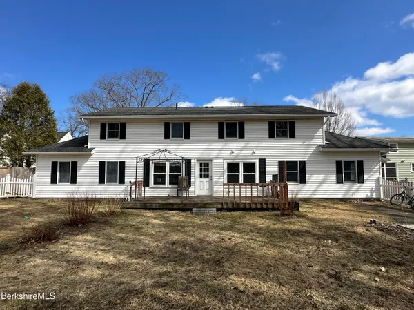 $3,200 | 181 Park Avenue, Unit A, Dalton, MA 01226