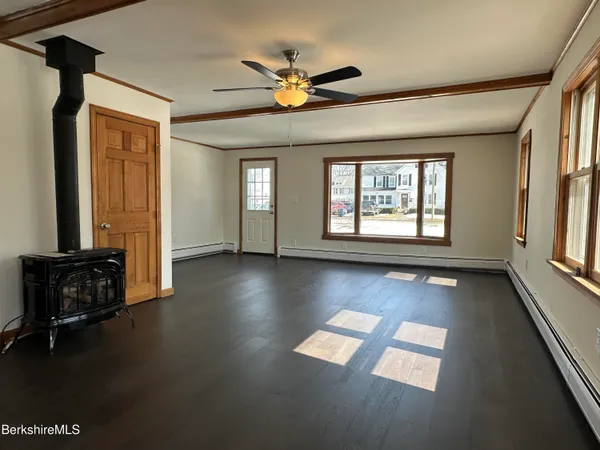 $3,200 | 181 Park Avenue, Unit A, Dalton, MA 01226