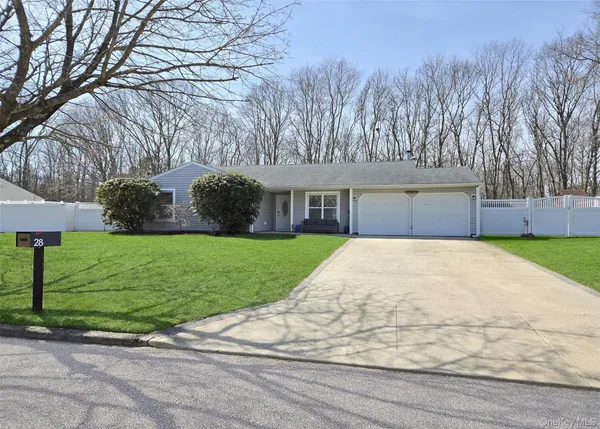 $649,990 | 28 Timber Trail Lane, Medford, NY 11763