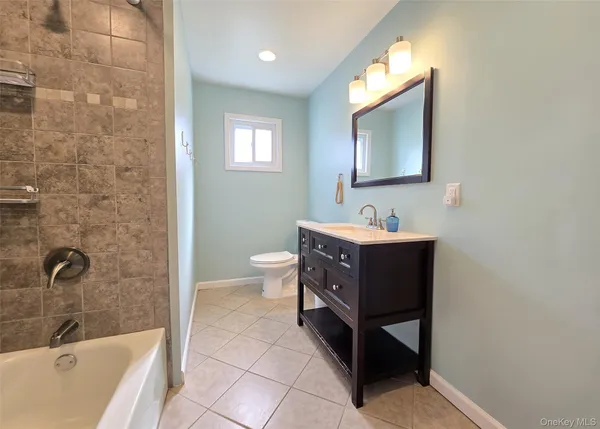 $649,990 | 28 Timber Trail Lane, Medford, NY 11763
