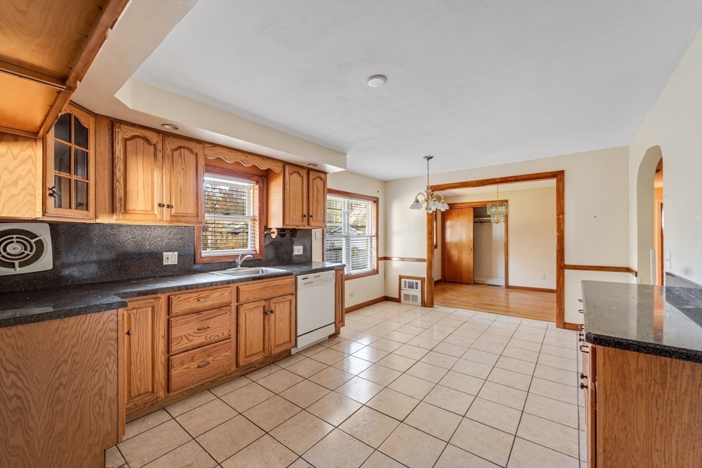 261 West Allen Ridge Road Springfield, MA 01118 - Photo 13 of 31