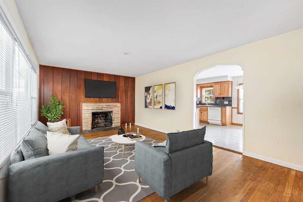 261 West Allen Ridge Road Springfield, MA 01118 - Photo 3 of 31