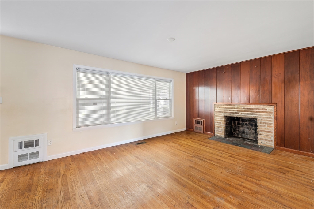 261 West Allen Ridge Road Springfield, MA 01118 - Photo 4 of 31