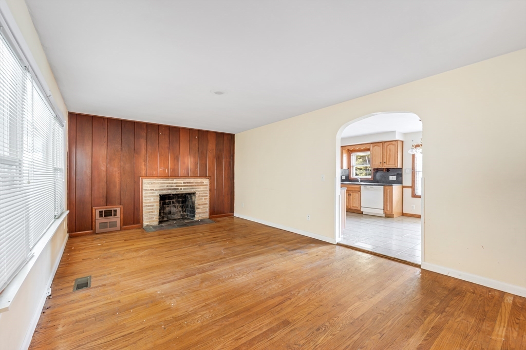 261 West Allen Ridge Road Springfield, MA 01118 - Photo 6 of 31