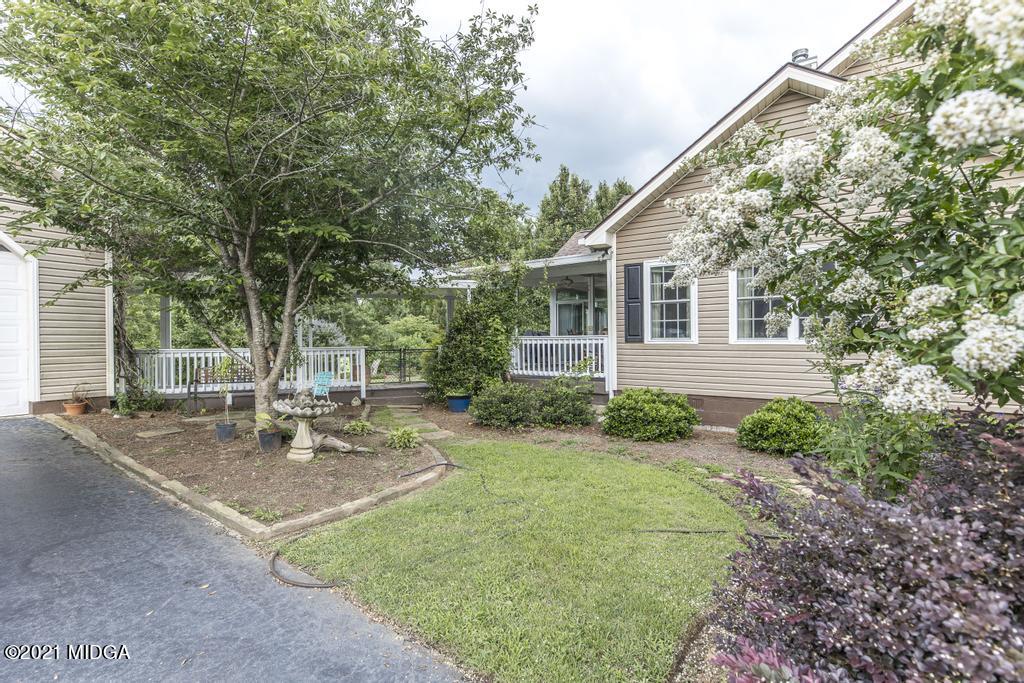 6246 Rogers Road Lizella, GA 31052 - Photo 9 of 48 a view of a house with backyard and sitting area