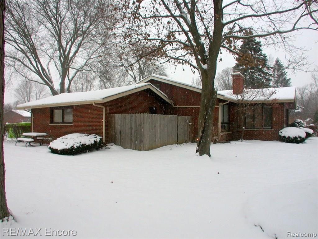 32121 Red Clover Road Farmington Hills, MI 48334 - Photo 5 of 45