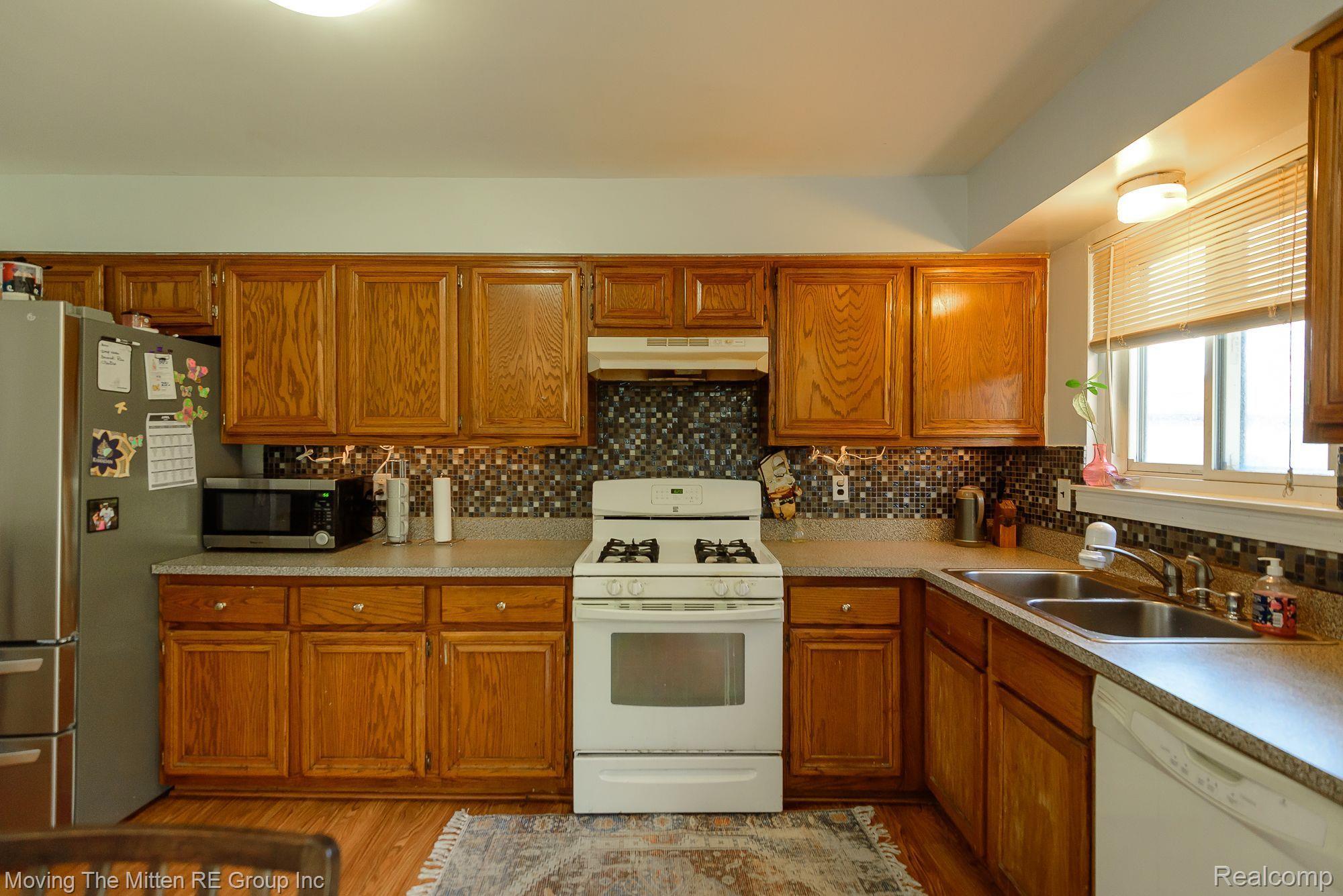 44240 Saltz Road Canton, MI 48187 - Photo 16 of 41 Gallery Image 16