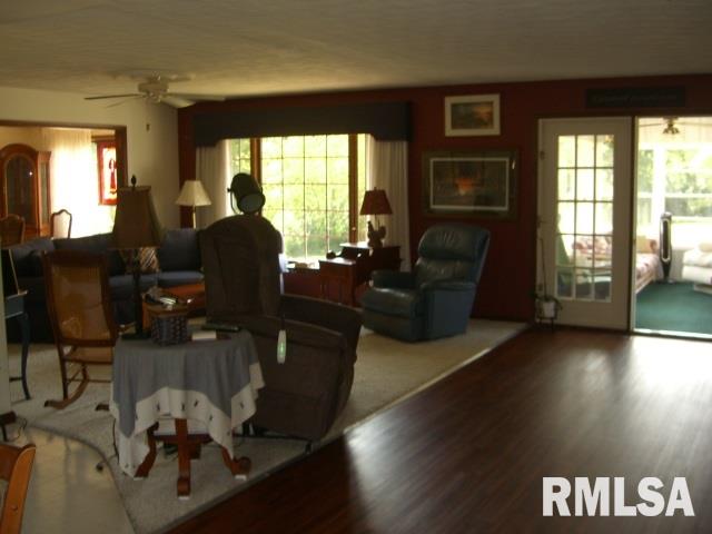 18926 Hubbard Road East Moline, IL 61244 - Photo 10 of 24 Gallery Image 10