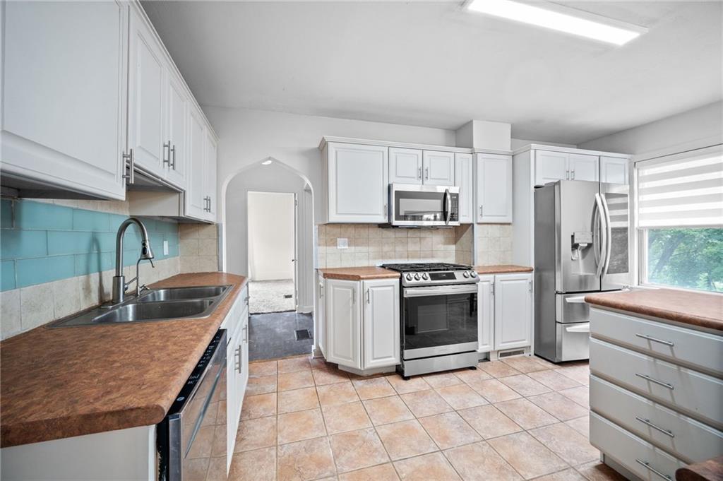 405 Routh Street Monroeville, PA 15146 - Photo 7 of 39