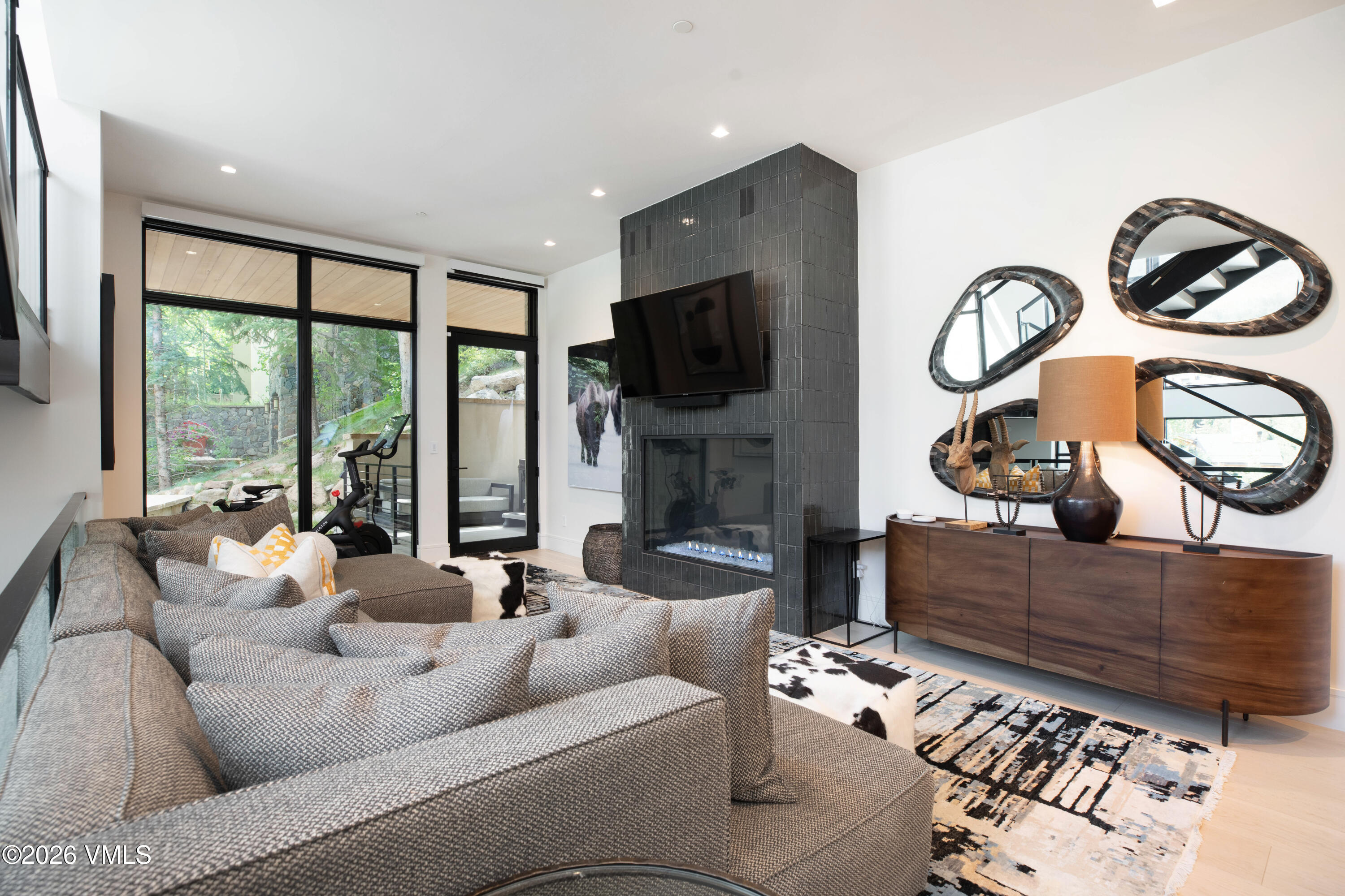 670 West Forest Road Vail, CO 81657 - Photo 29 of 34 2508_670_forest_interior_living02_b