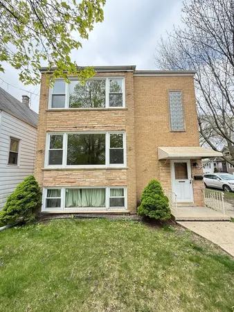 $2,500 | 3658 North Laramie Avenue, Unit 2, Chicago, IL 60641