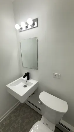 $2,500 | 3658 North Laramie Avenue, Unit 2, Chicago, IL 60641