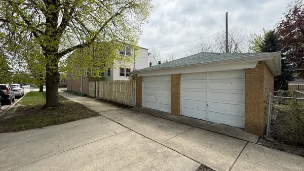 $2,500 | 3658 North Laramie Avenue, Unit 2, Chicago, IL 60641