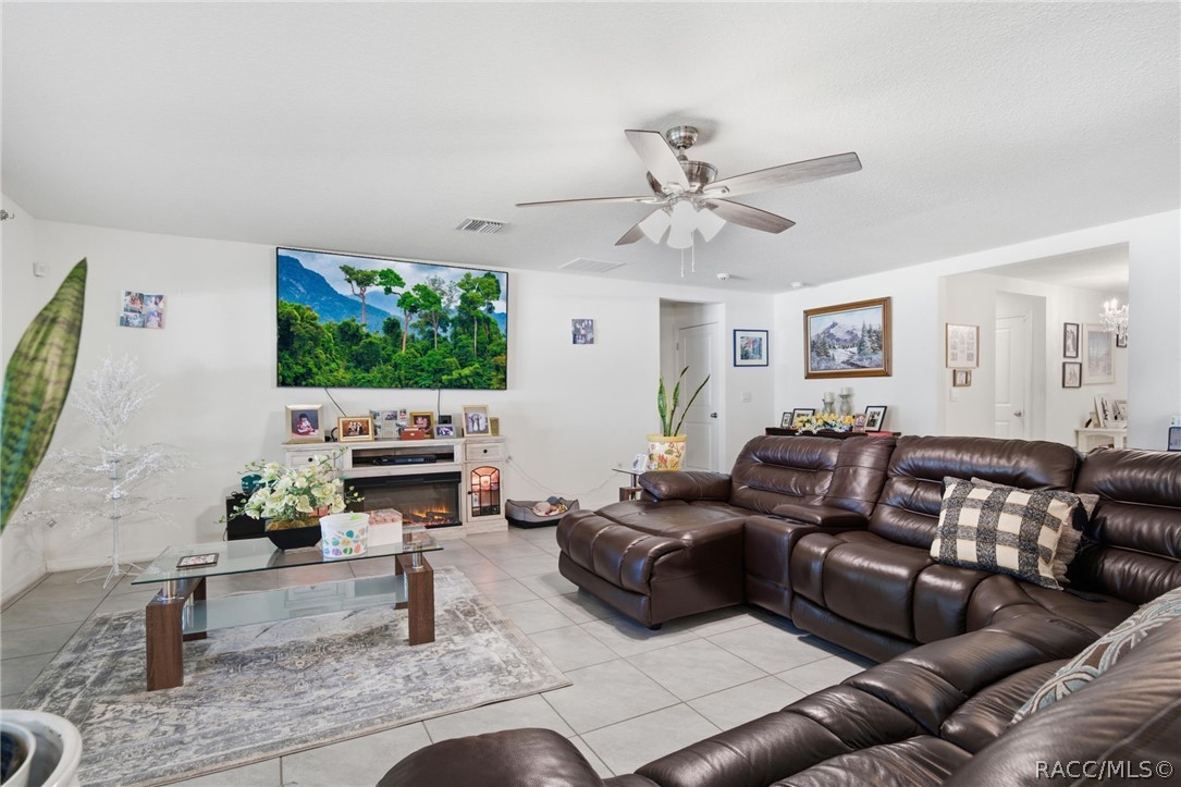 6421 Southeast 7th Street Road Ocala, FL 34472 - Photo 12 of 39 Gallery Image 12
