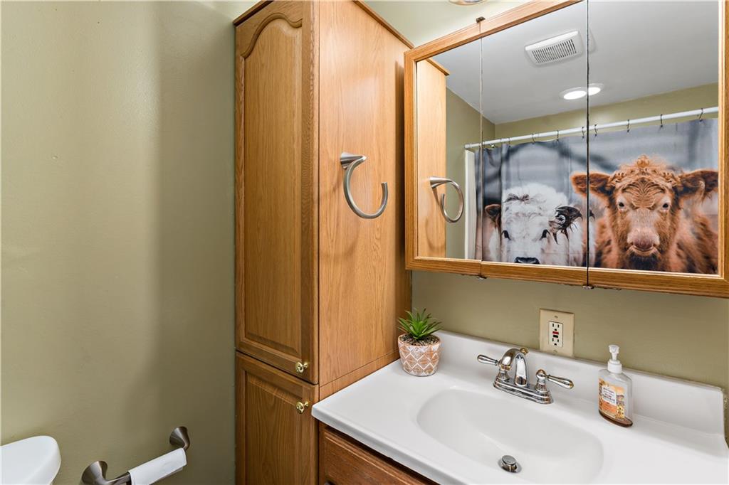 630 Walker Road Elizabeth, PA 15037 - Photo 14 of 27 Full-Bath