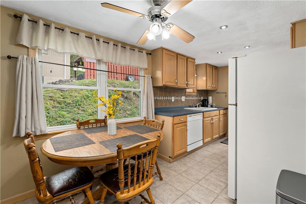 630 Walker Road Elizabeth, PA 15037 - Photo 8 of 27 Dining Area in Kitchen