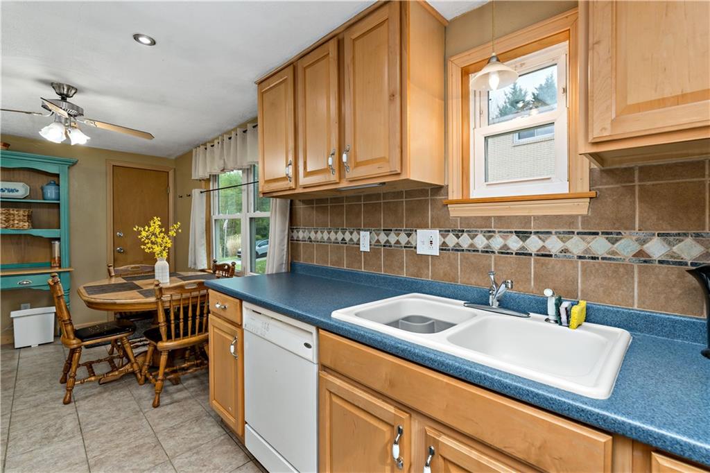 630 Walker Road Elizabeth, PA 15037 - Photo 9 of 27 Kitchen