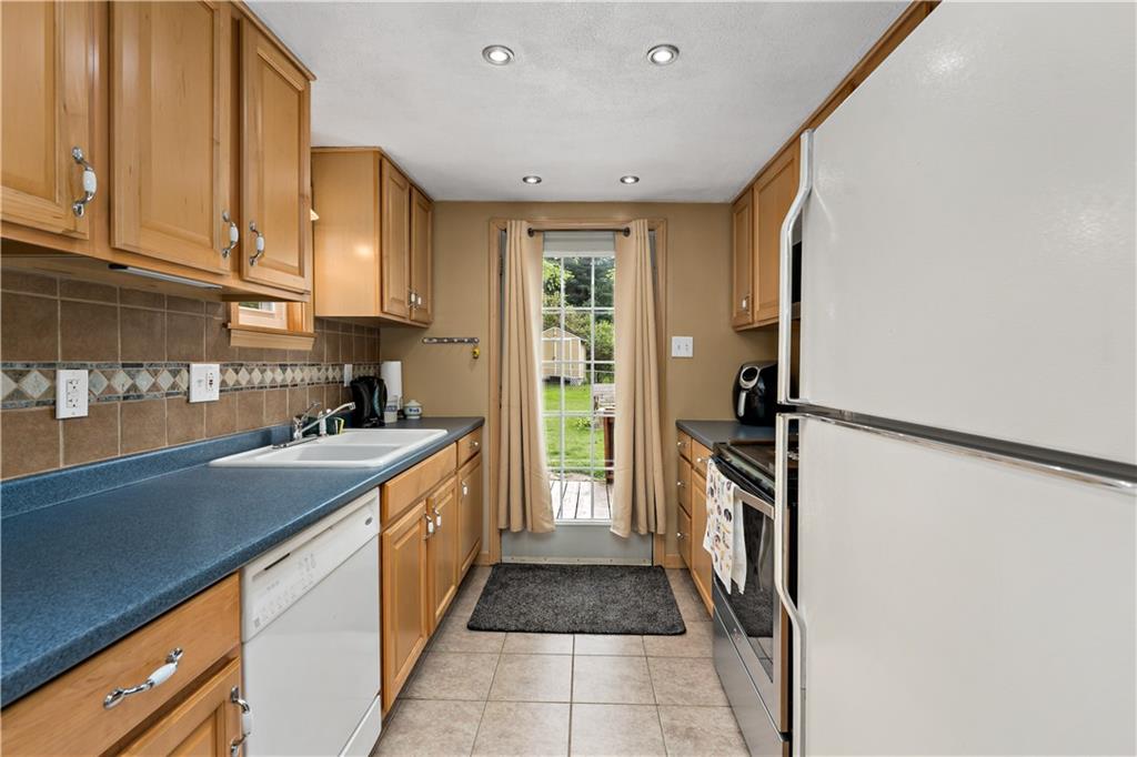 630 Walker Road Elizabeth, PA 15037 - Photo 10 of 27 Kitchen