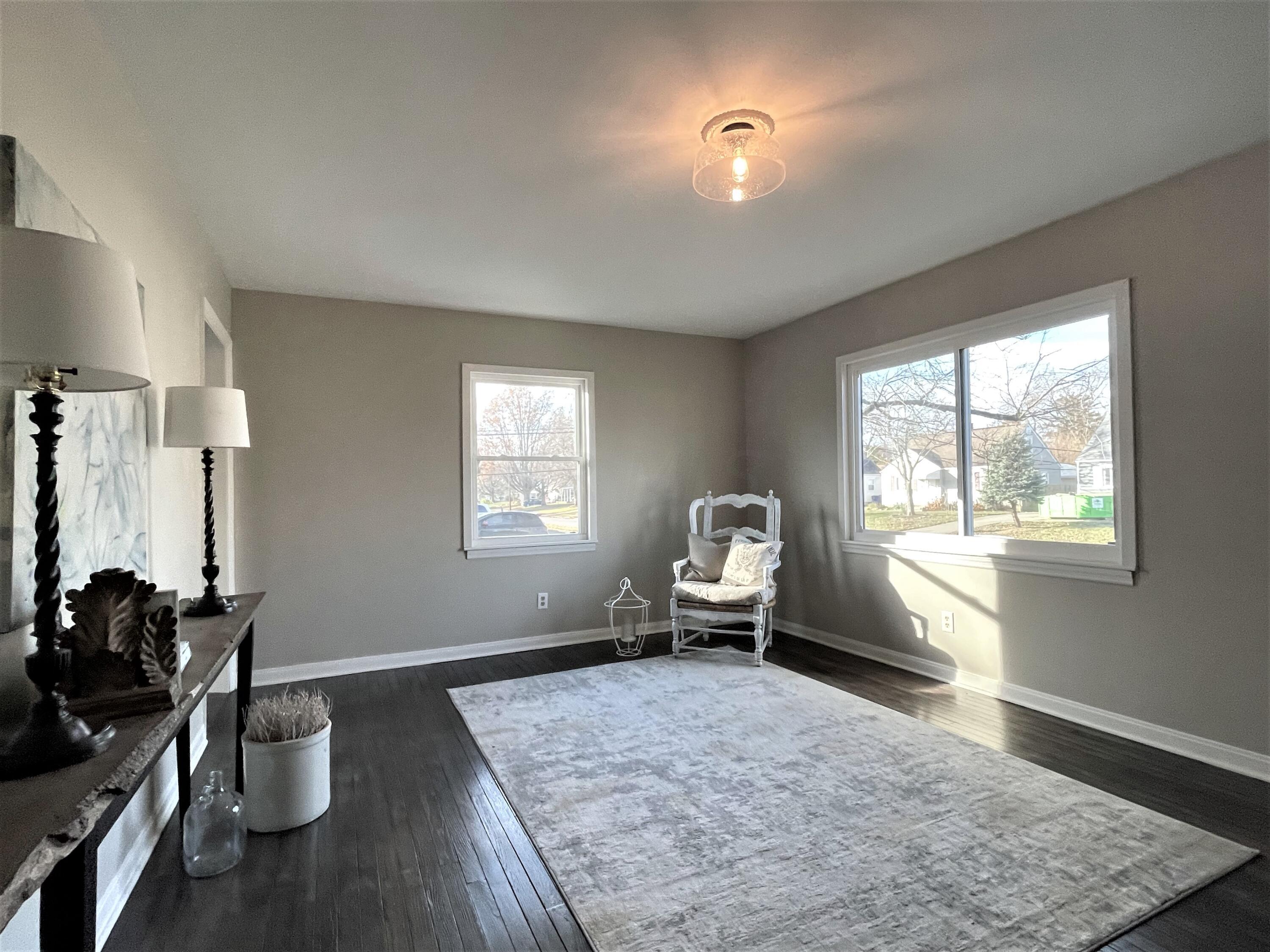 3216 Karl Road Columbus, OH 43224 - Photo 5 of 24 Living room