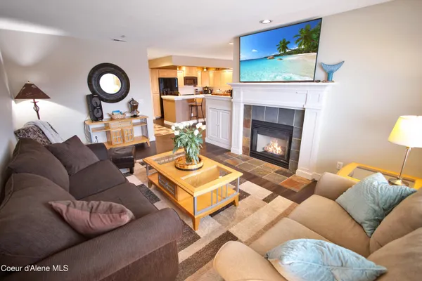 $668,900 | 4724 South Arrow Point Drive, Unit 104, Harrison, ID 83833