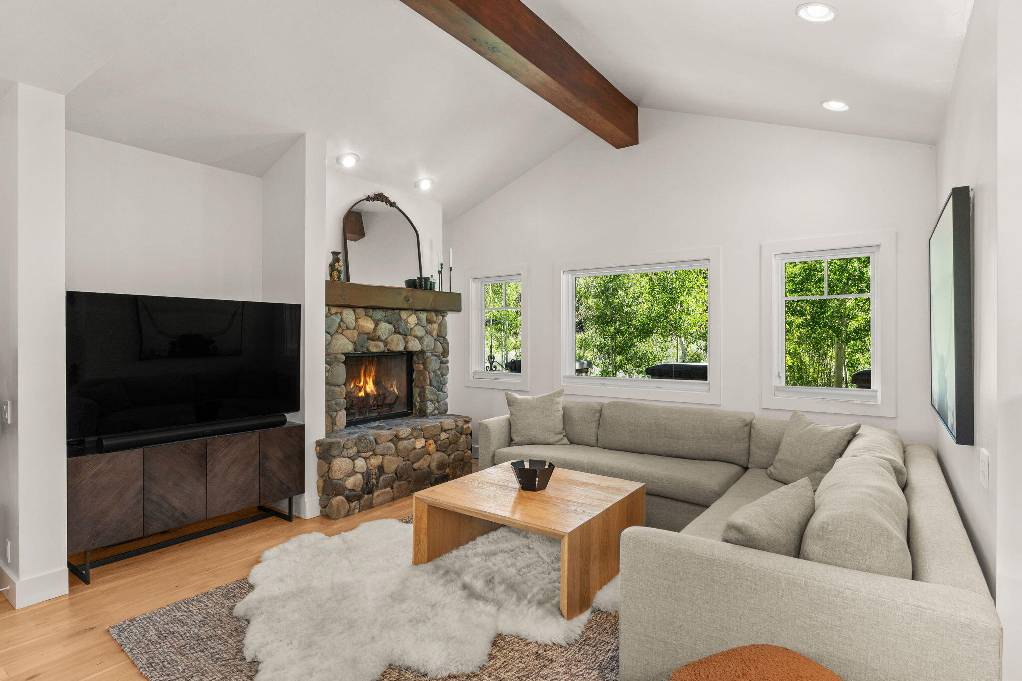 101 Cloverly Lane Hailey, ID 83333 - Photo 10 of 46 Livingroom