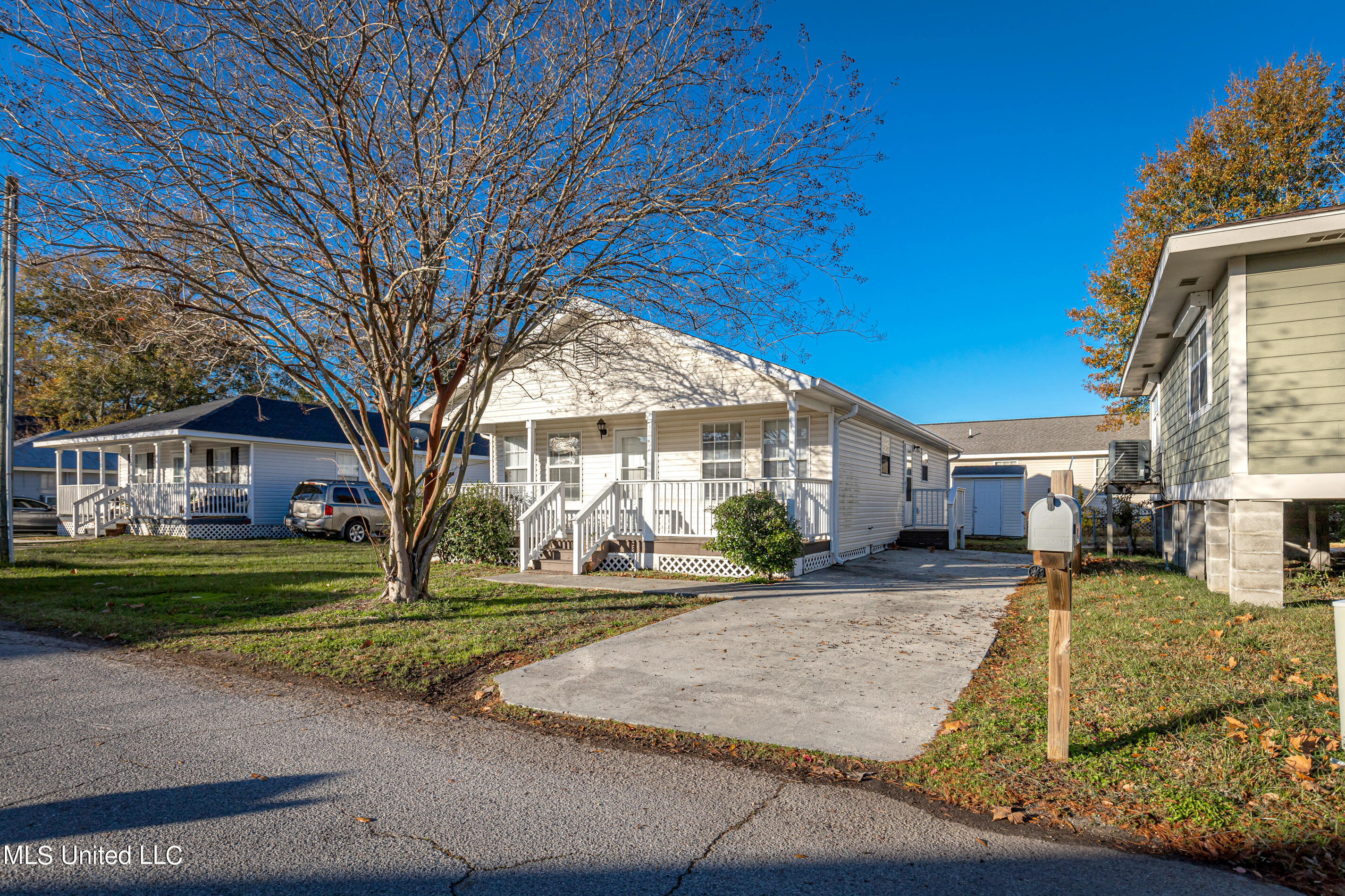 197 Bellman Street Biloxi, MS 39530 - Photo 3 of 42 IMG_4036
