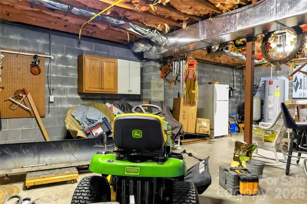 a view of backyard of the house