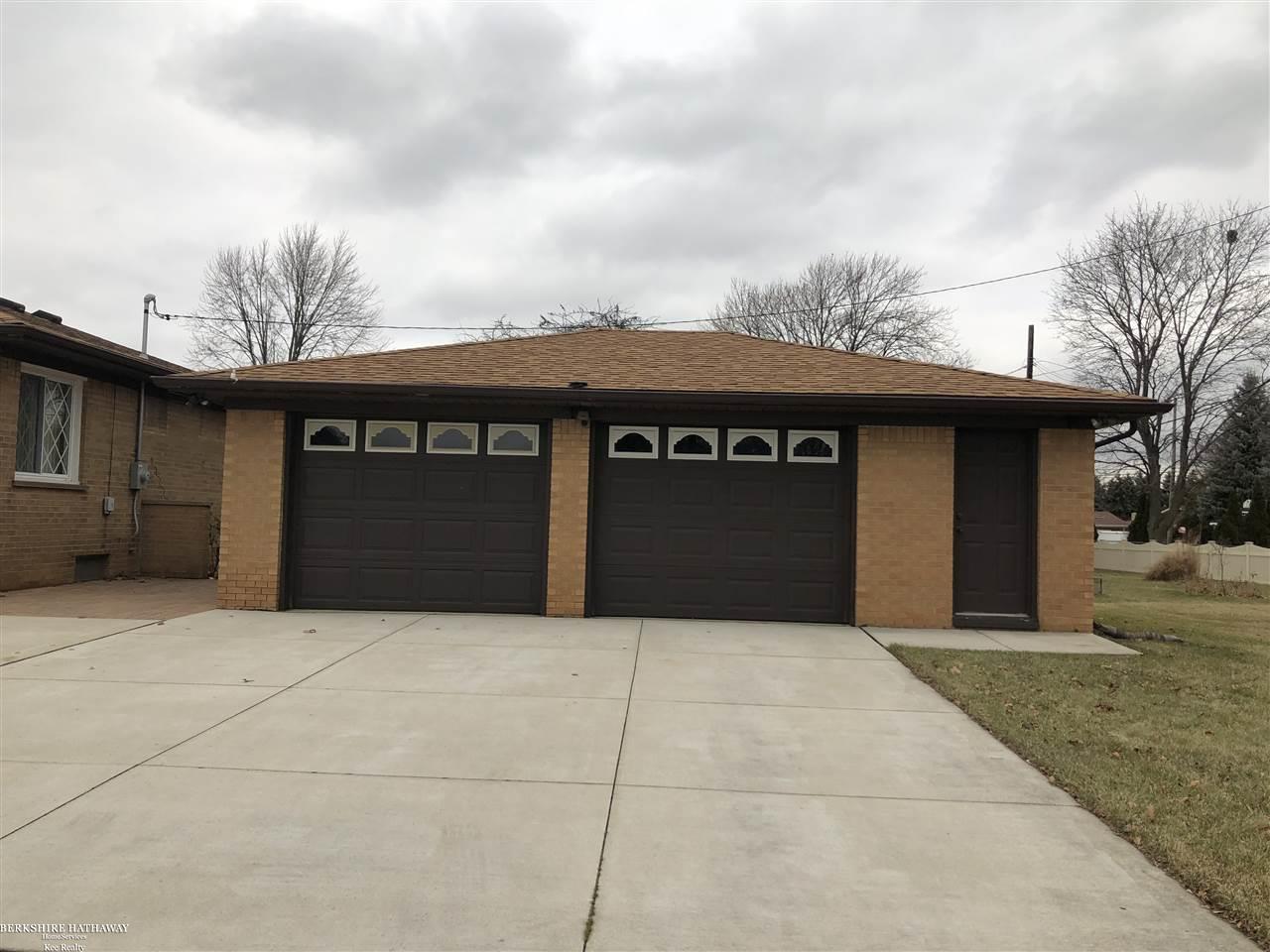 10835 Reeck Road Allen Park, MI 48101 - Photo 3 of 20 31370310-2.JPG