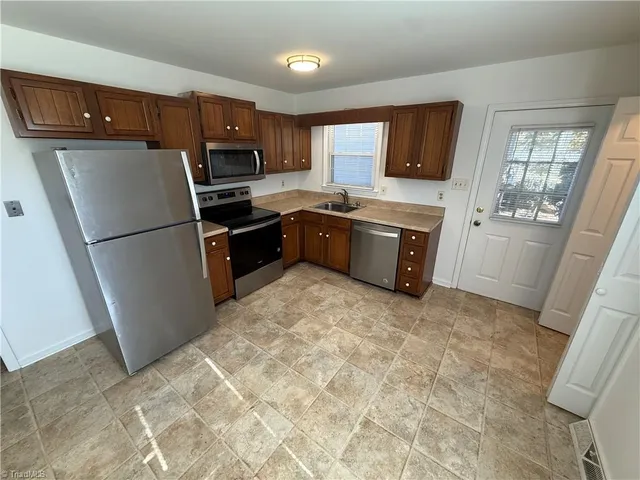 $1,395 | 1688 Guilford Drive, Winston-Salem, NC 27127