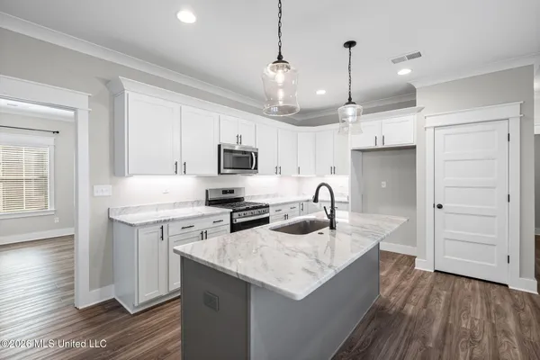 $350,000 | 3425 Kreunen Street, Nesbit, MS 38651
