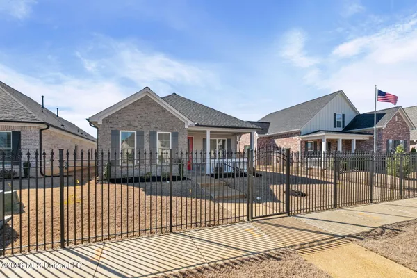 $350,000 | 3425 Kreunen Street, Nesbit, MS 38651