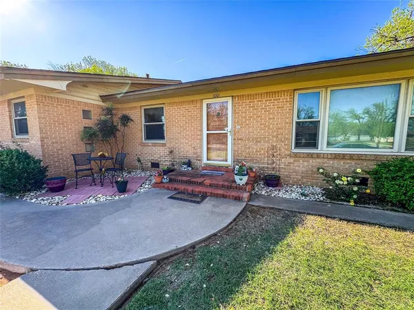 $180,000 | 1001 South E 3rd Street, Knox City, TX 79529