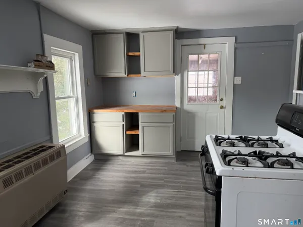 $1,695 | 139 North Main Street, Unit 2, Winchester, CT 06098