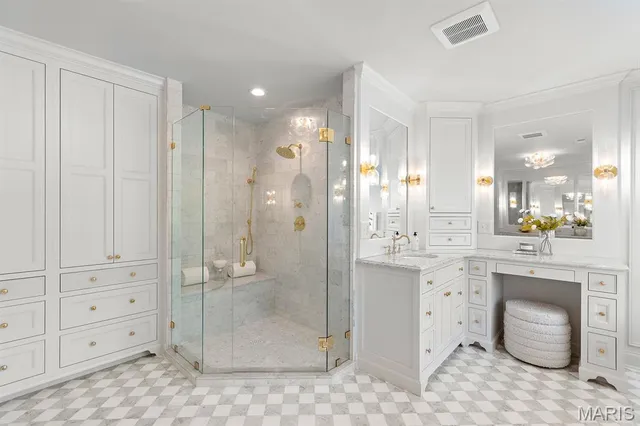 $2,695,000 | 61 Lake Forest Drive, St. Louis, MO 63117