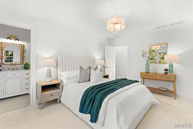 $2,695,000 | 61 Lake Forest Drive, St. Louis, MO 63117