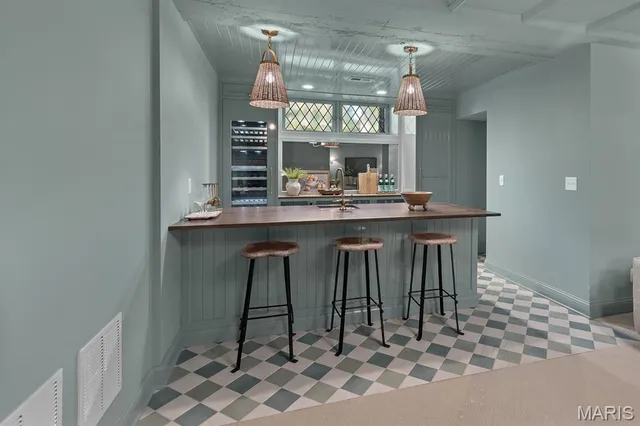 $2,695,000 | 61 Lake Forest Drive, St. Louis, MO 63117