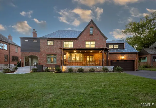 $2,695,000 | 61 Lake Forest Drive, St. Louis, MO 63117