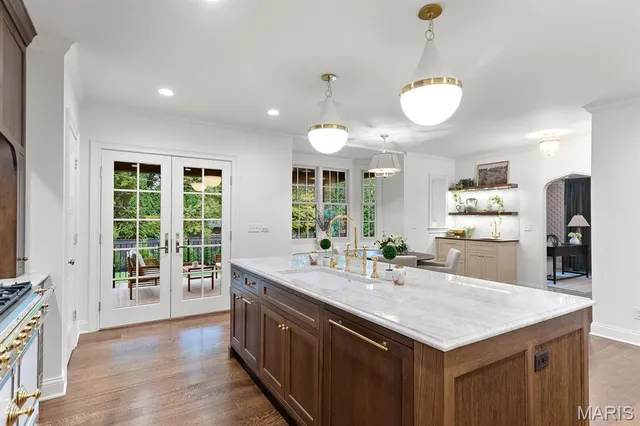 $2,695,000 | 61 Lake Forest Drive, St. Louis, MO 63117