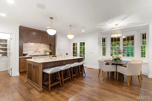 $2,695,000 | 61 Lake Forest Drive, St. Louis, MO 63117