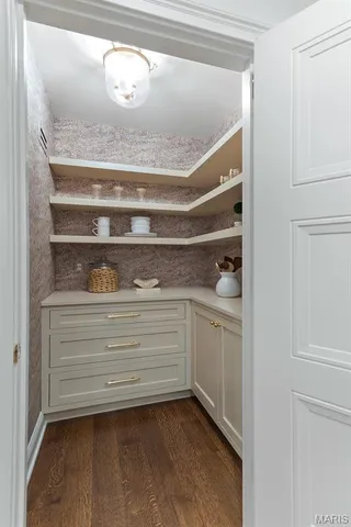 $2,695,000 | 61 Lake Forest Drive, St. Louis, MO 63117