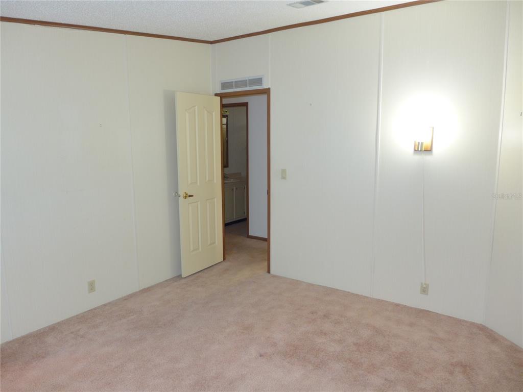 432 Santa Fe Road Tavares, FL 32778 - Photo 25 of 41 a view of an empty room