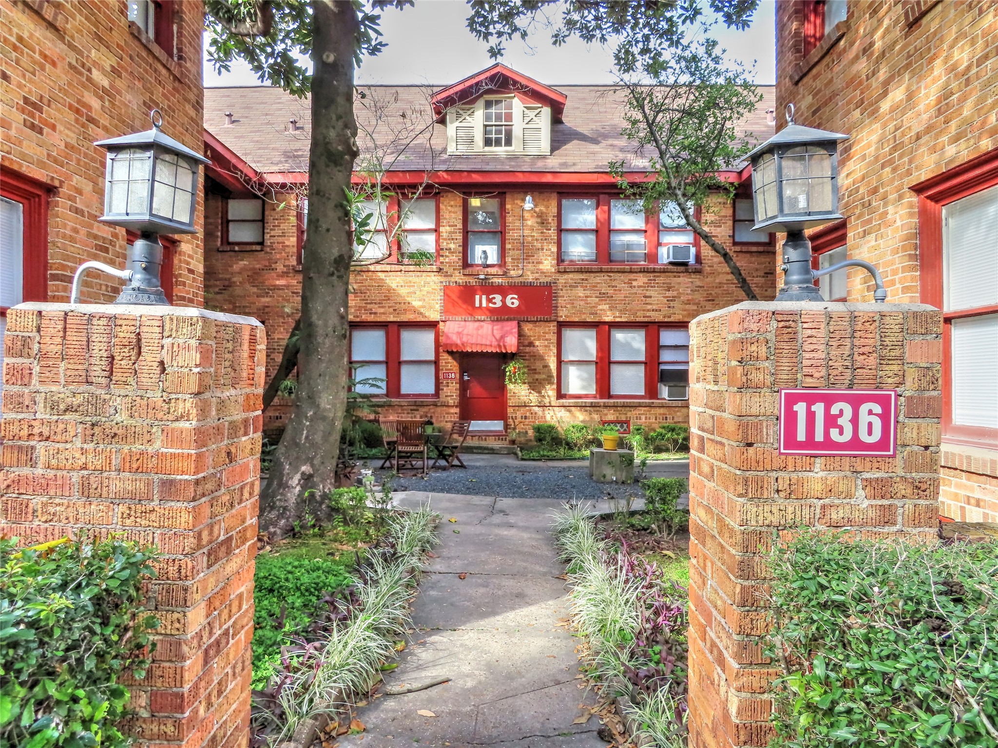 1136 Berthea Street, Unit 11 Houston, TX 77006 - Photo 1 of 14