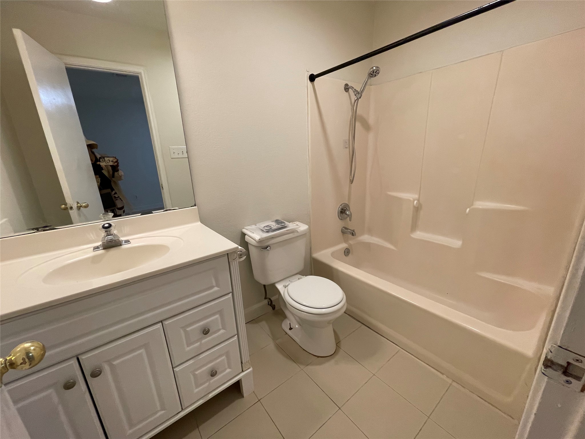 2031 Redwing Way Round Rock, TX 78664 - Photo 15 of 25 A well-appointed bathroom featuring a clean vanity, toilet, and a combined tub and shower.