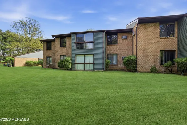 $299,000 | 236 Medford Court, Unit J, Manalapan, NJ 07726
