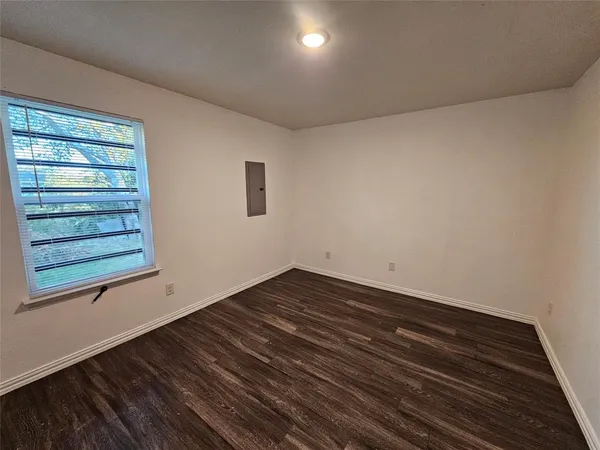 $1,499 | 5113 Avenue G, Fort Worth, TX 76105