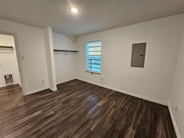 $1,499 | 5113 Avenue G, Fort Worth, TX 76105